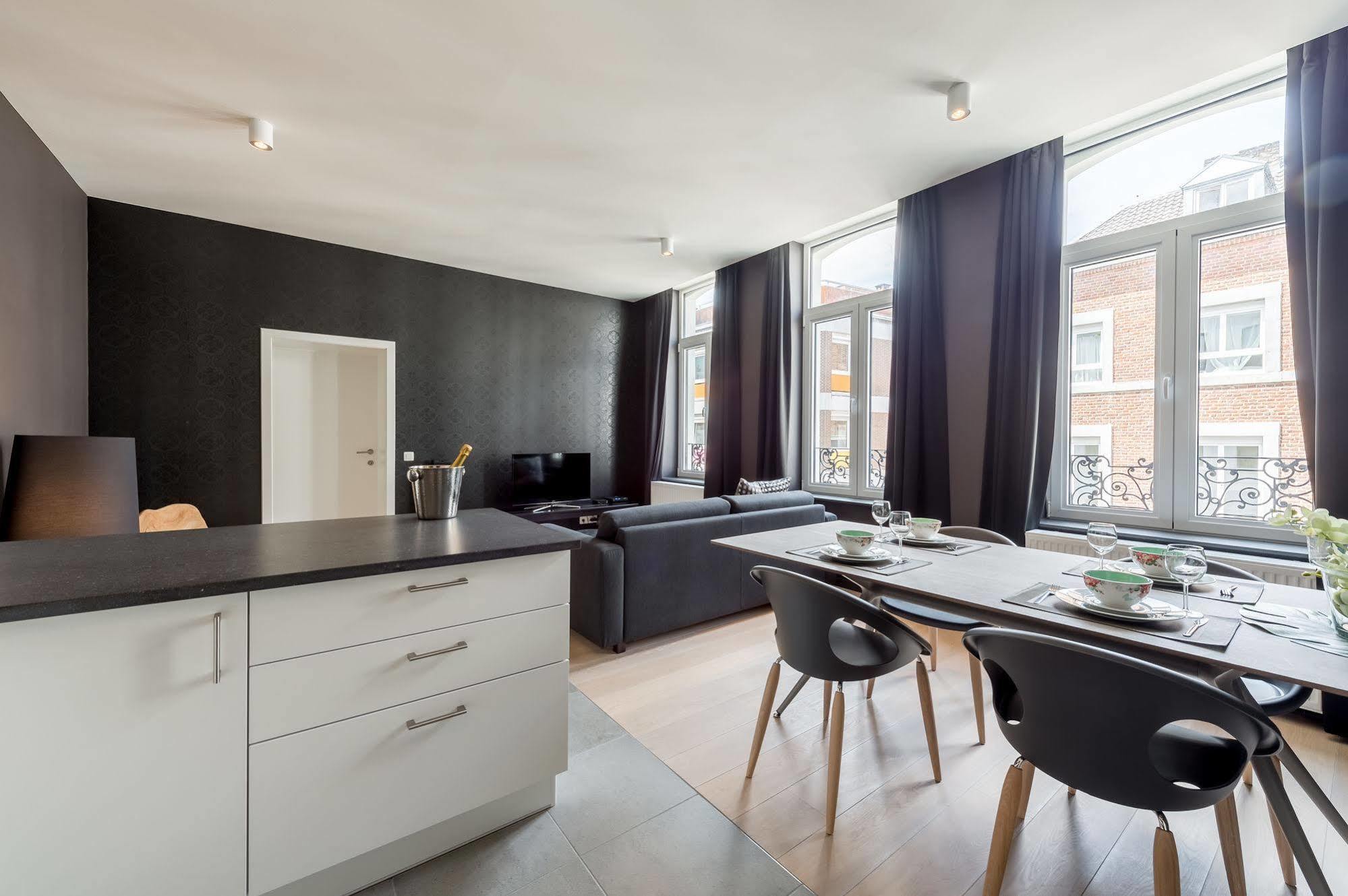 Smartflats Design - Cathedrale Apartment เลียจ ภายนอก รูปภาพ