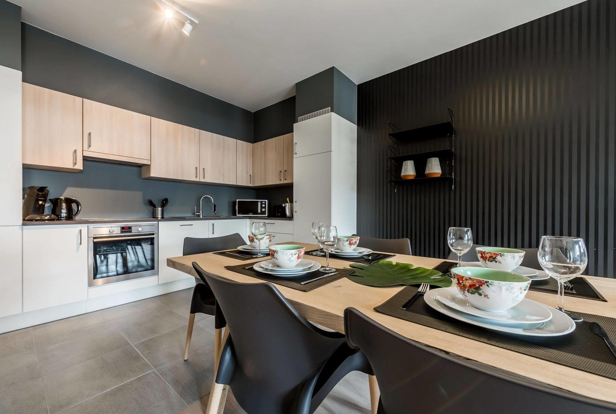 Smartflats Design - Cathedrale Apartment เลียจ ภายนอก รูปภาพ